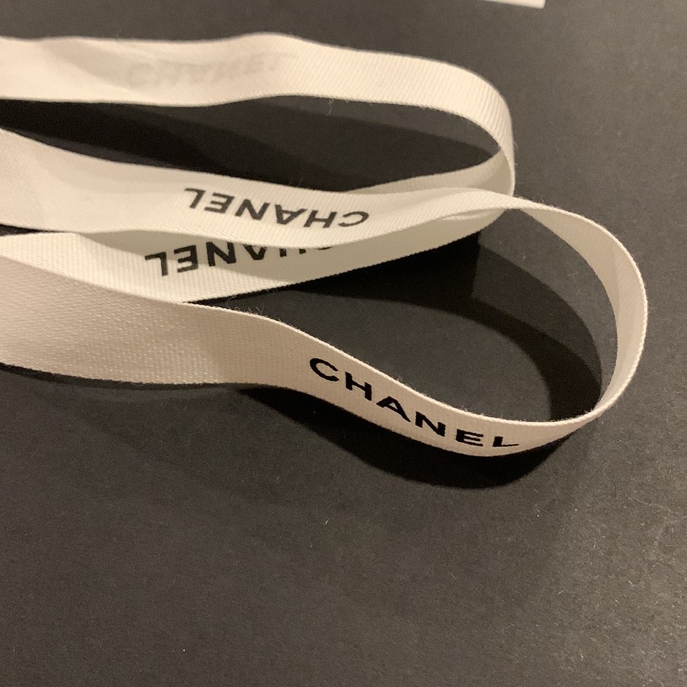 Chanel white ribbon - Picture 2 of 5